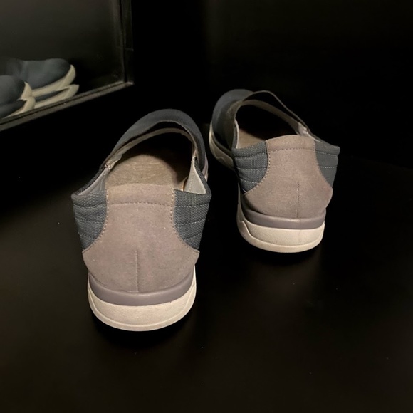 Clarks Blue Slip On Sneakers - Picture 4 of 8